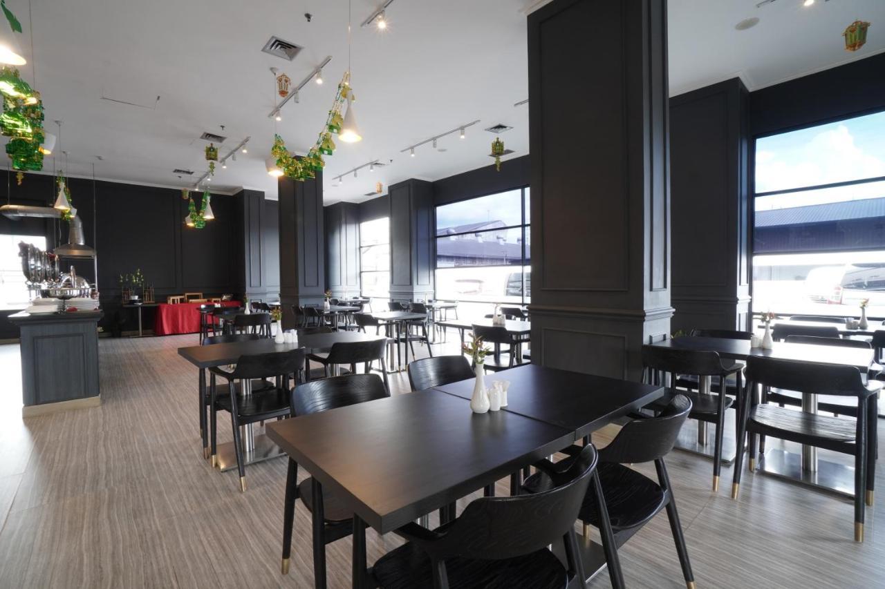 Swiss-Belinn Cawang Jakarta Exterior foto
