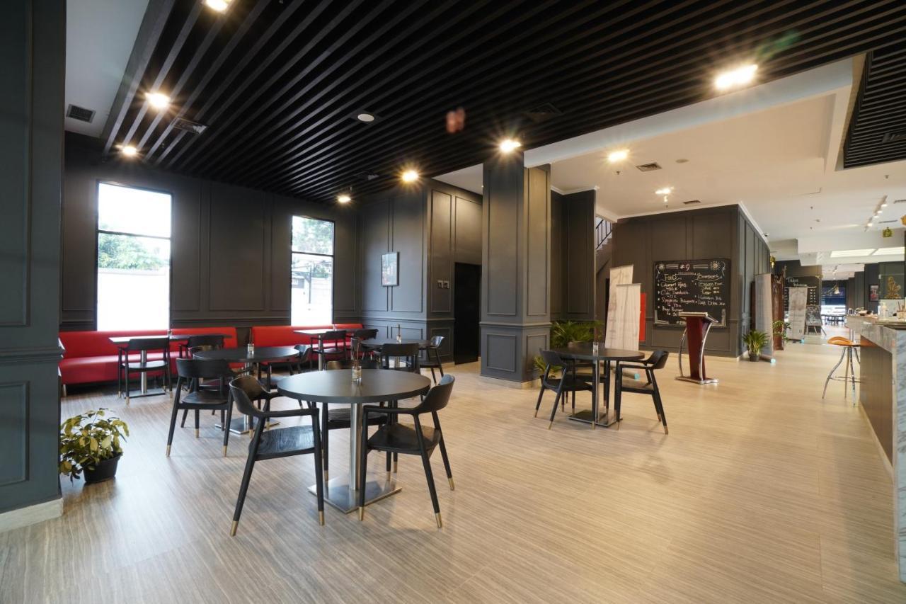 Swiss-Belinn Cawang Jakarta Exterior foto