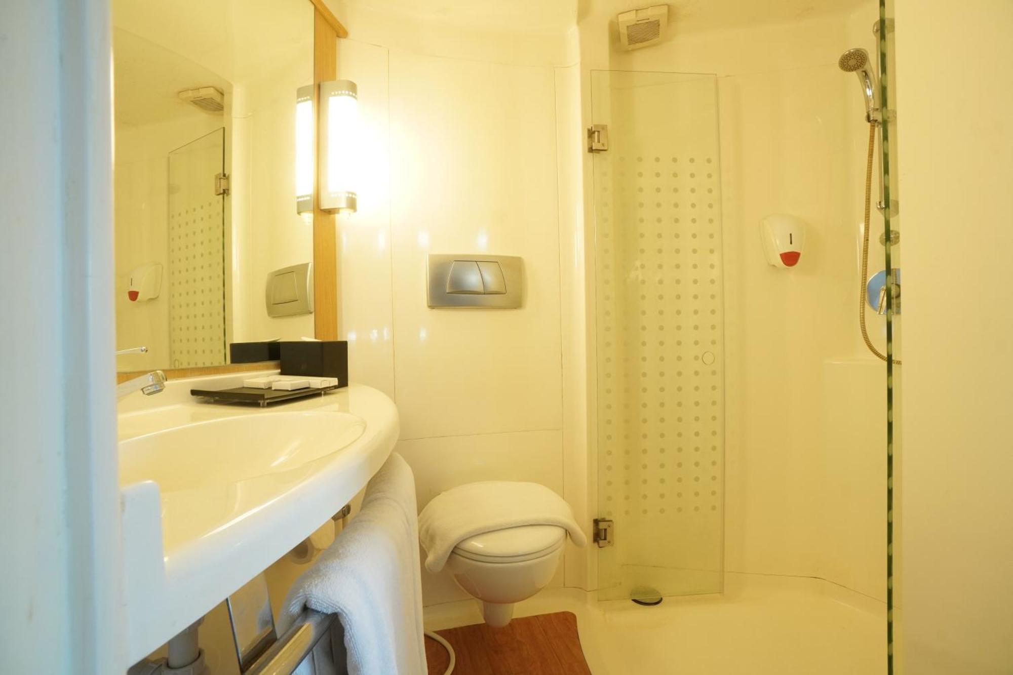 Swiss-Belinn Cawang Jakarta Exterior foto